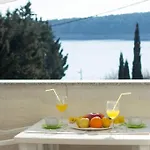 Sea View With Kitchen, Balcony&air Condition Apartman