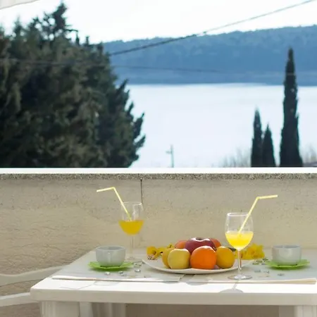 Sea View With Kitchen, Balcony&air Condition Apartmán