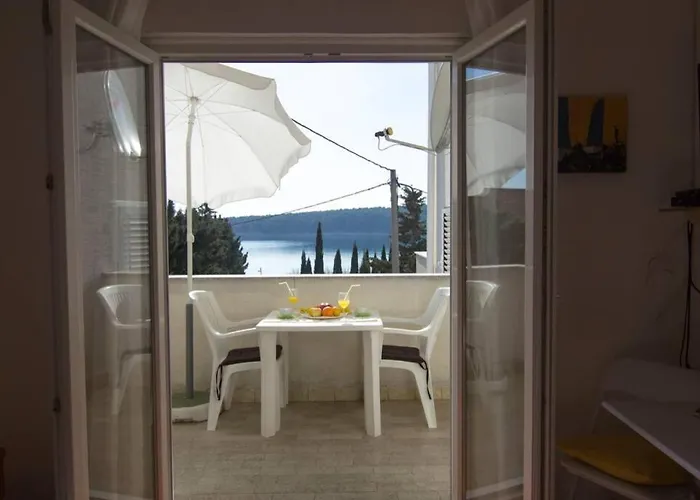 Sea View With Kitchen, Balcony&air Condition